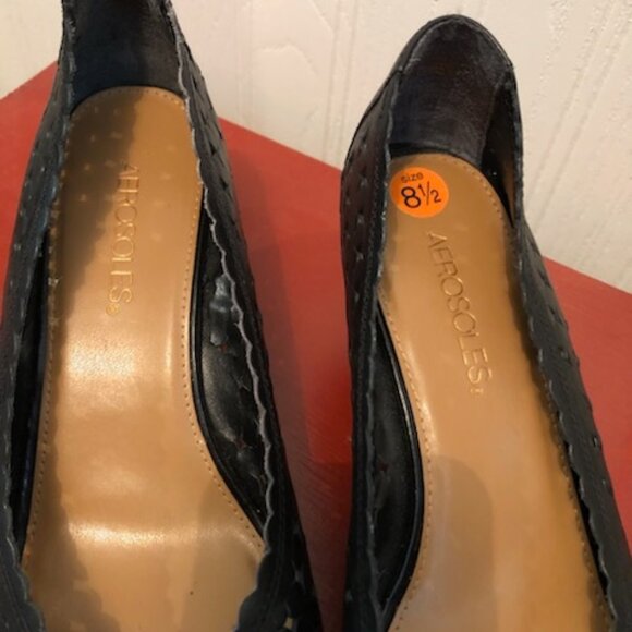 Aerosoles Peek A Bow shoes, black size 8.5 - Picture 2 of 3